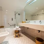 Boutique Olympia Seefeld w Tirolu